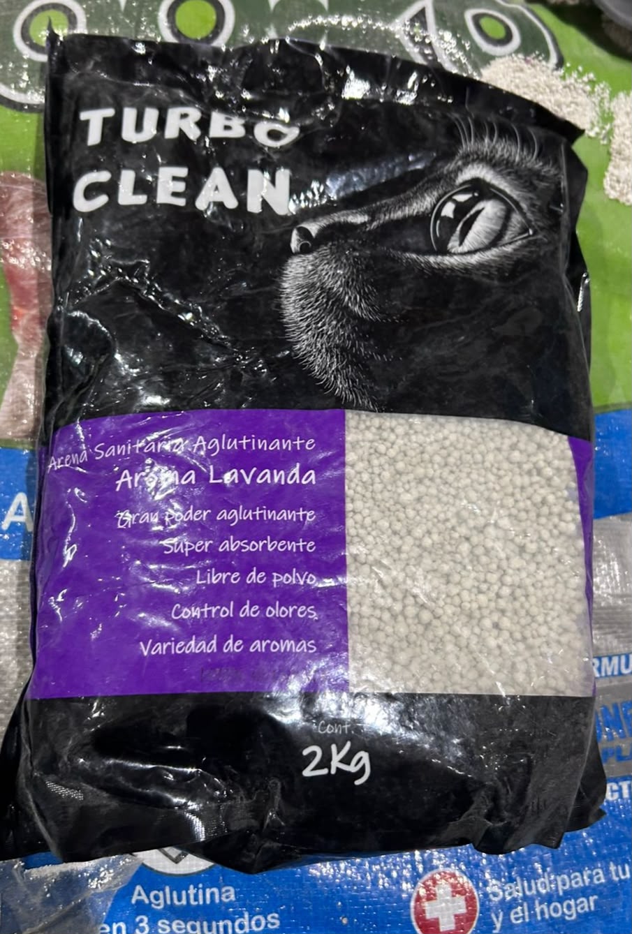 Arena Sanitaria Turbo Clean Aglutinante 2 KG (Producto con detalle)